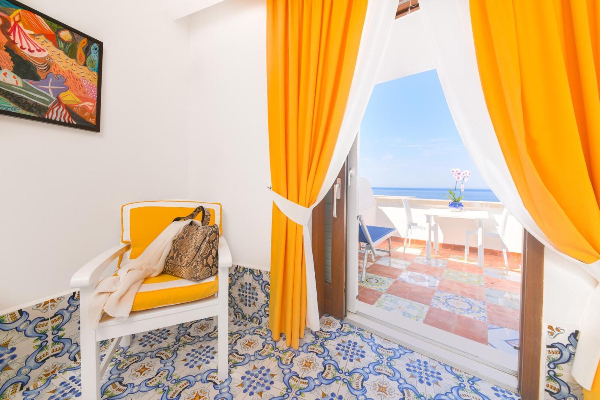 Hotel Casa Celestino Sant'Angelo  Exterior photo